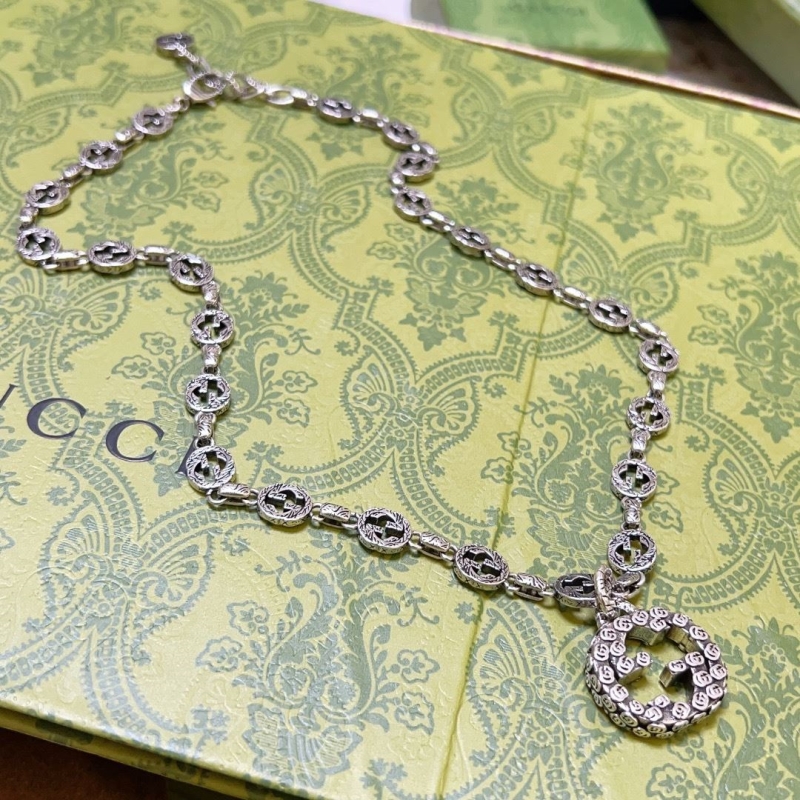 G*u*i necklaces